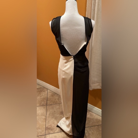 BCBG MAXAZRIA |  Women’s Evening Gown Dress Sleeveless Size 0 - Picture 10 of 10